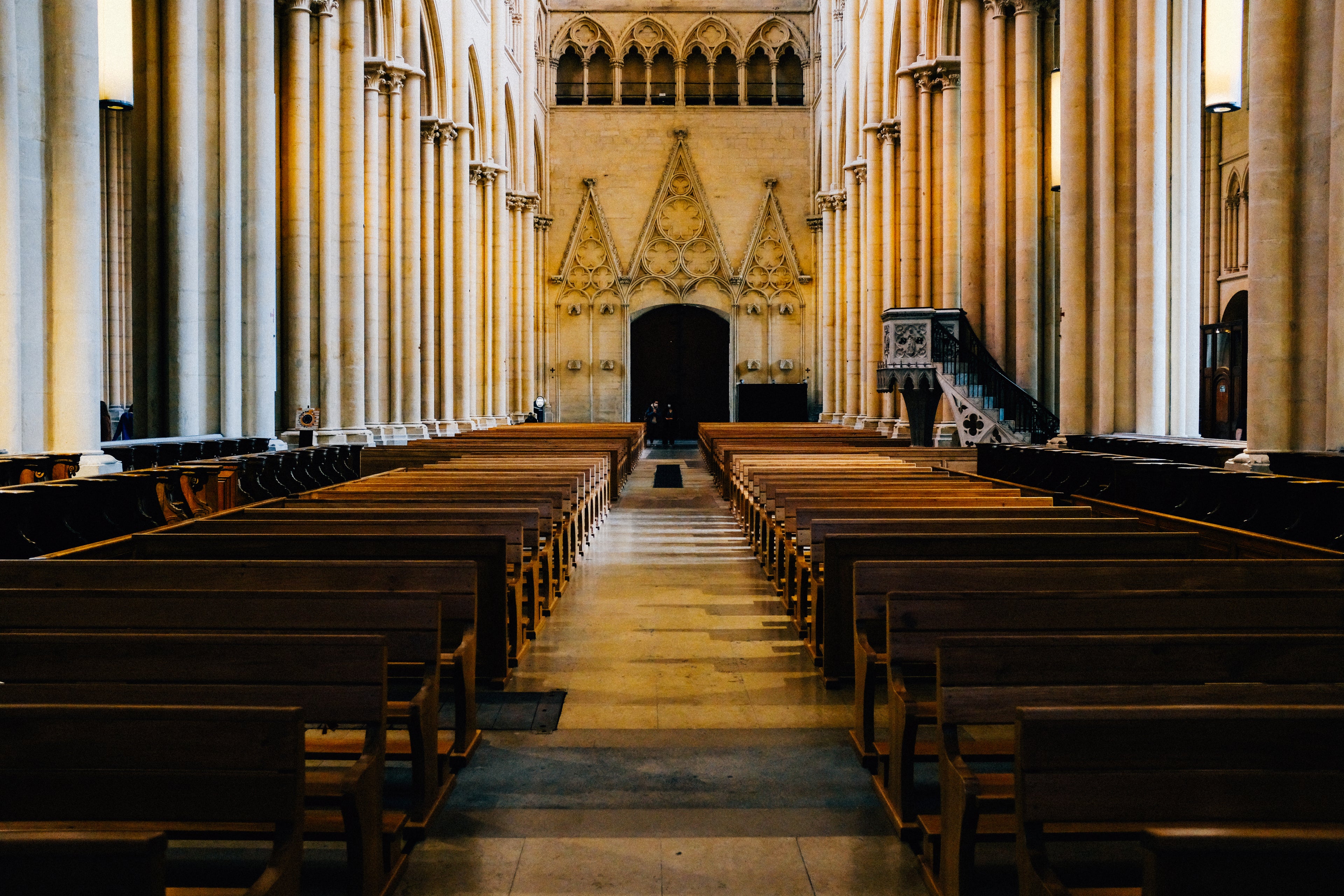 noah-morris-bespoke-custom-wooden-pews-handmade-uk