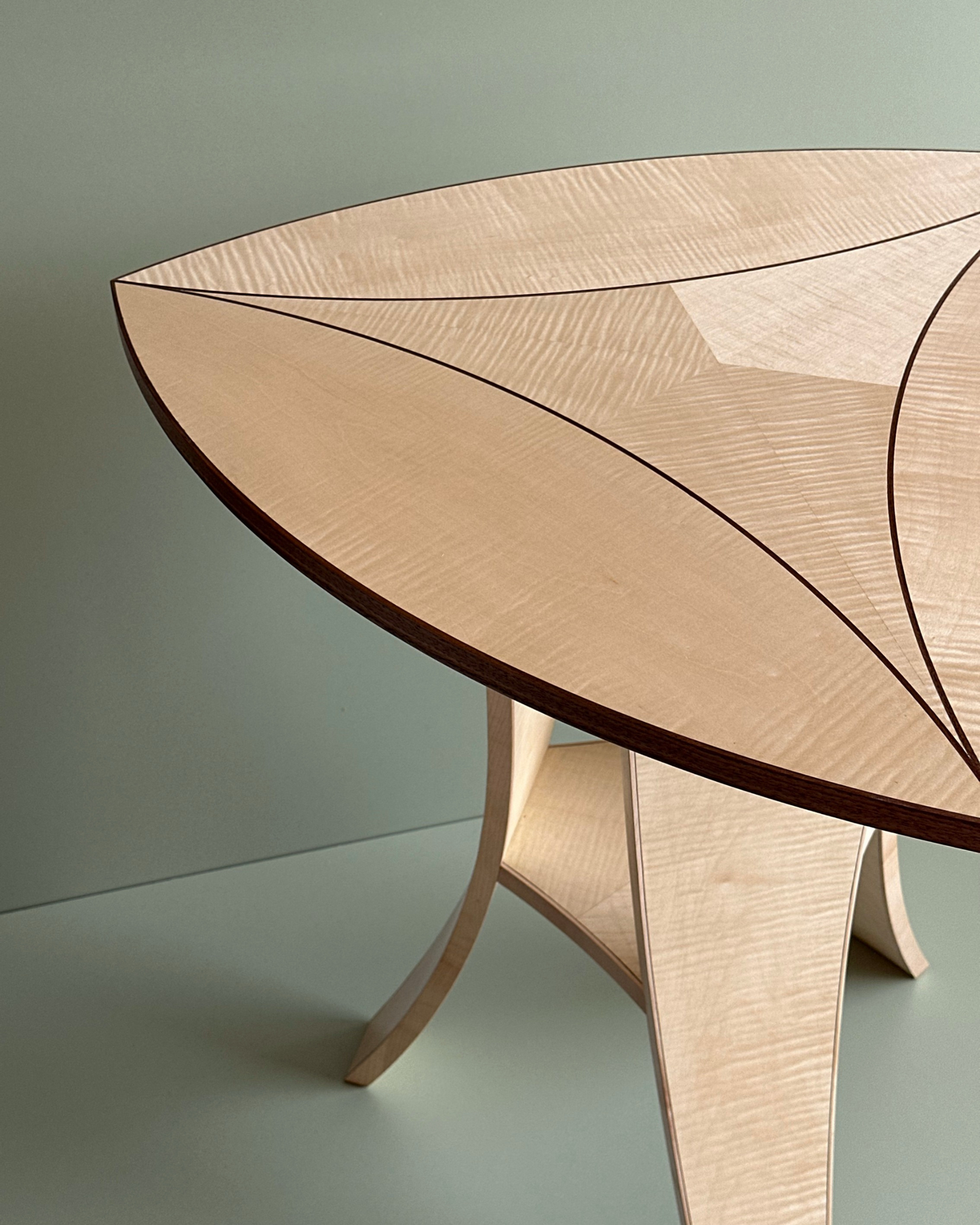 Ellipse Table