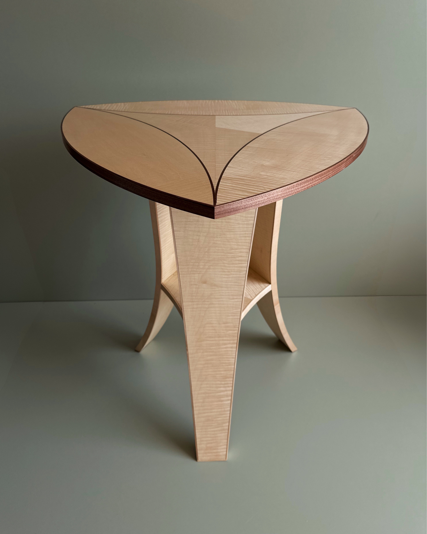 Ellipse Table