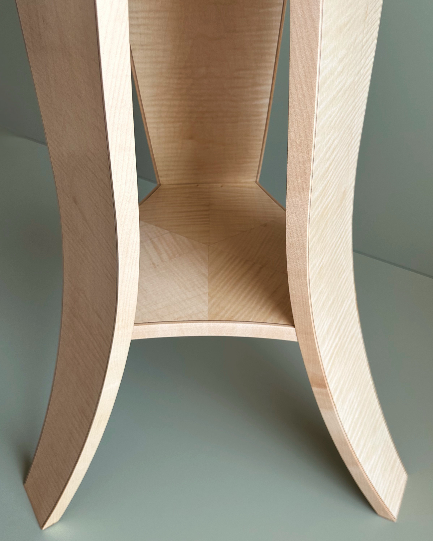 Ellipse Table