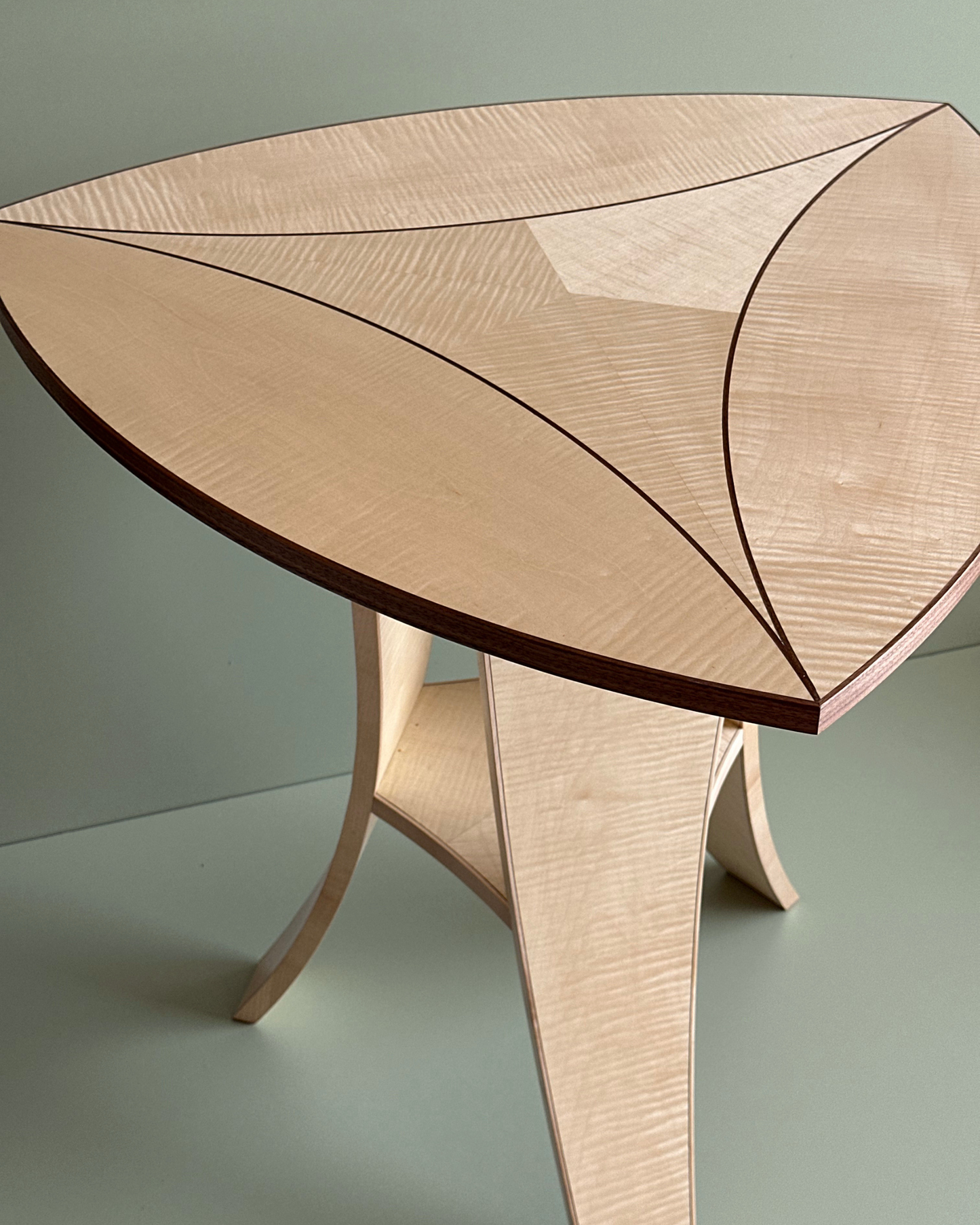 Ellipse Table